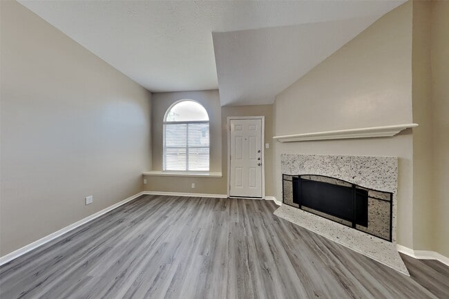 Building Photo - 7007 Fuchsia Ln