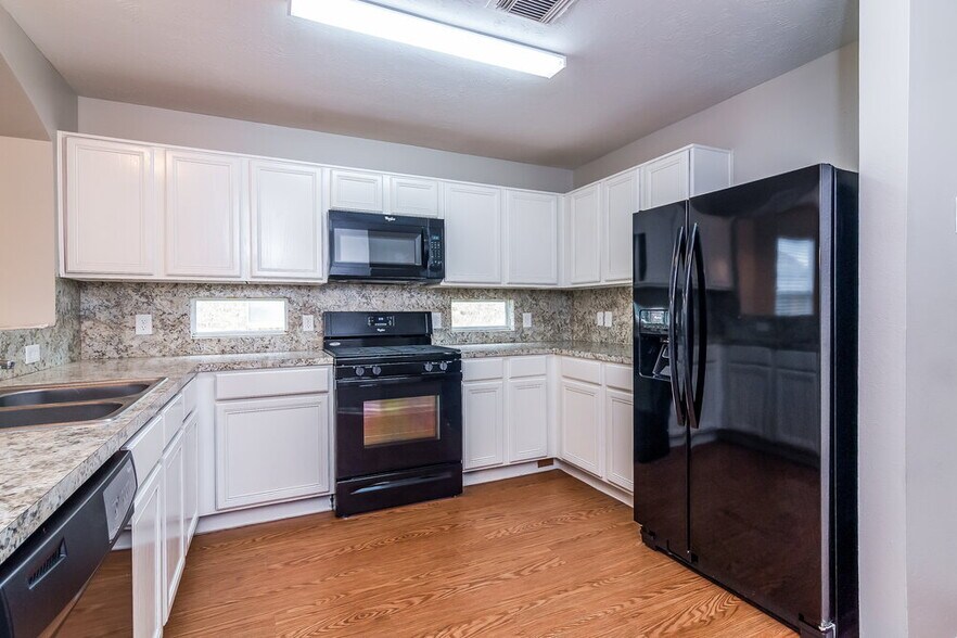 Building Photo - 16110 Marcelia Dr