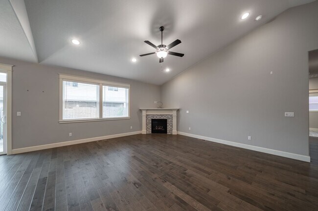 Building Photo - 9965 SE Taggart St