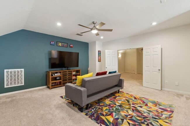 Building Photo - Luxury Living in HERITAGE! This is must se...