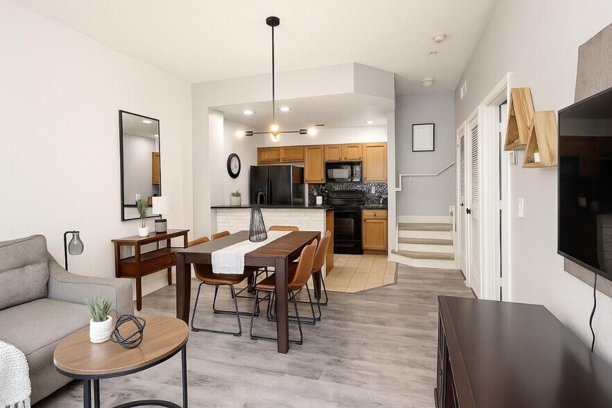 Building Photo - 2221 San Vittorino Cir