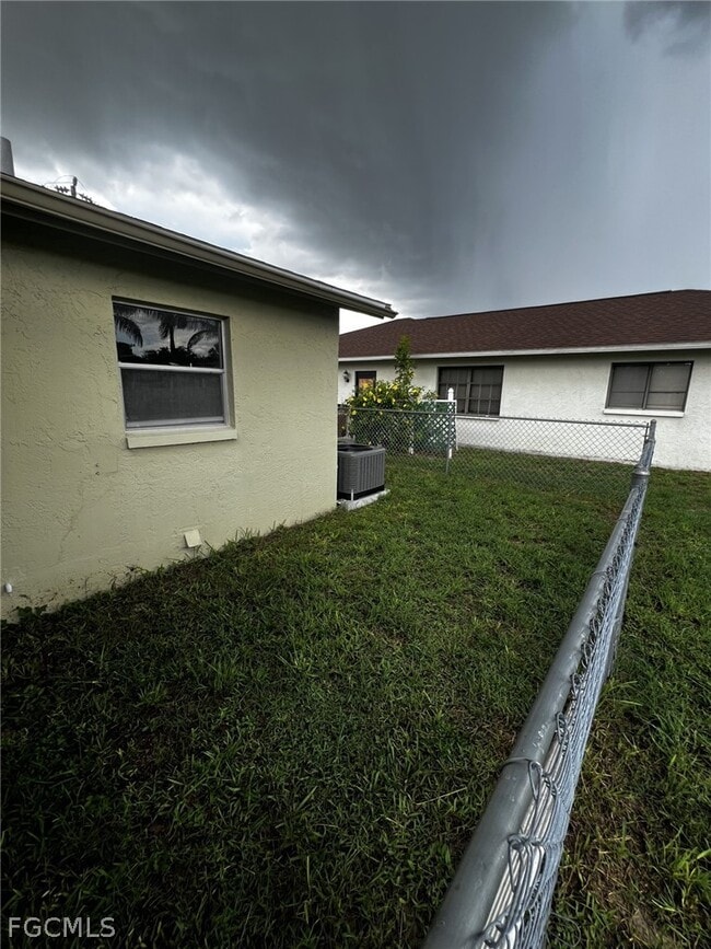 Building Photo - 1102 SE 16th St