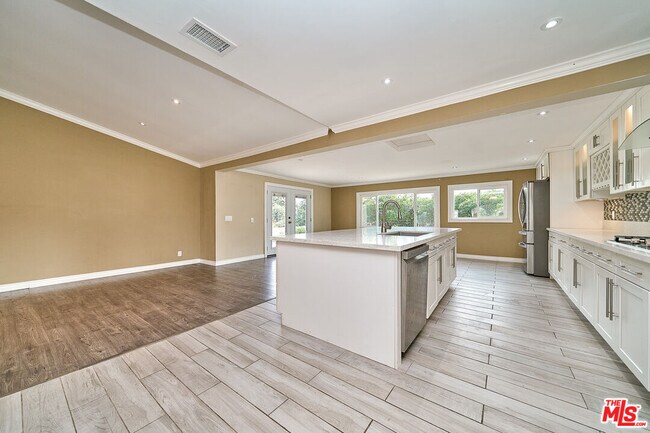 Building Photo - 2660 Conata St