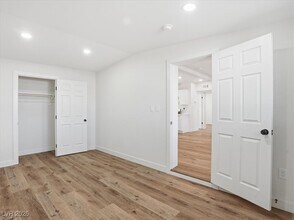 Building Photo - 608 Stanford St