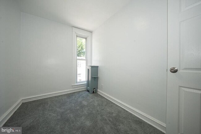 Building Photo - 426 Hampden Rd