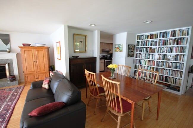 Building Photo - 3bd/2ba Waterfront House for Rent in Freep...