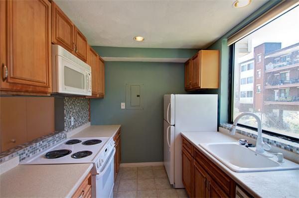 Building Photo - 196 Allston St