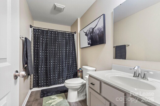 Building Photo - 467 Switch St