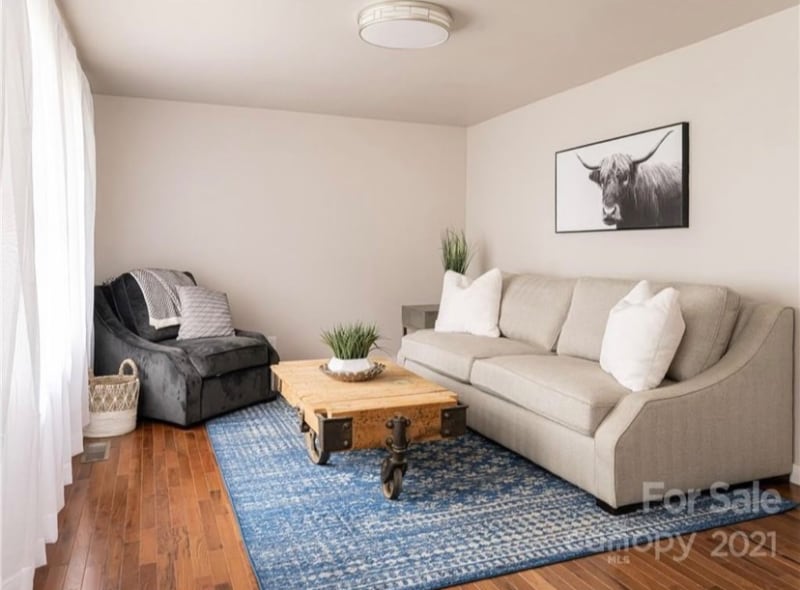 Building Photo - 334 N Main St