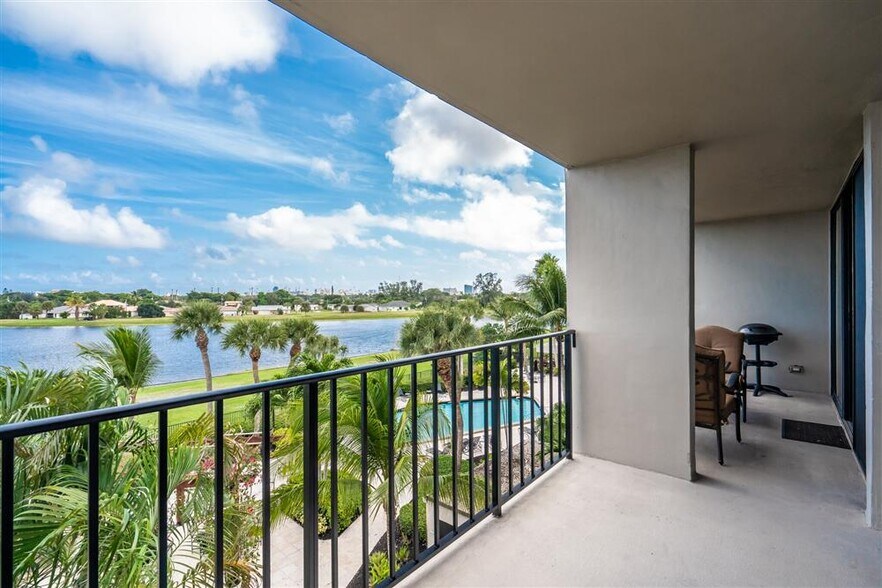 Building Photo - 1830 Embassy Dr