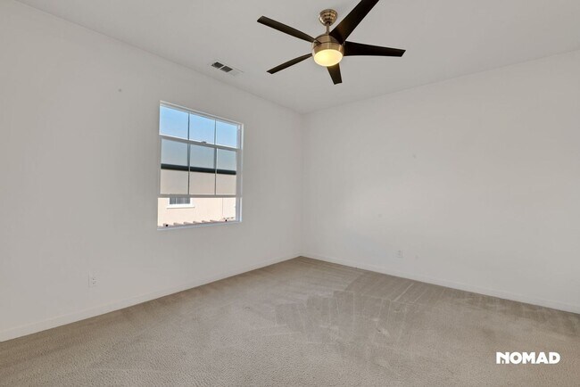 Building Photo - Luxury Townhome in Solaire/Old Creek Ranch...