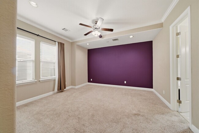 Building Photo - 1113 W 18th St