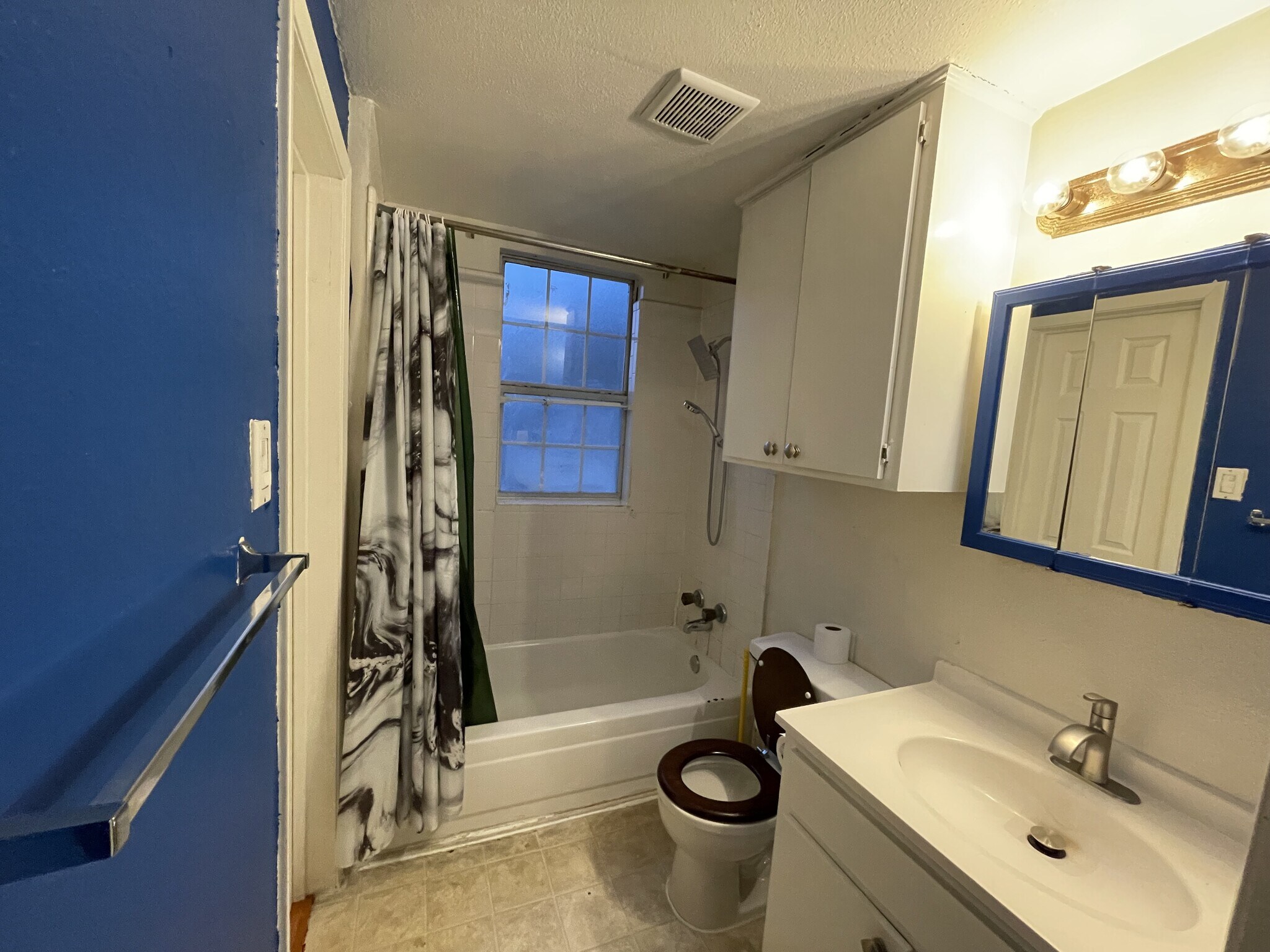 Bathroom with tub shower - 424 Fry St