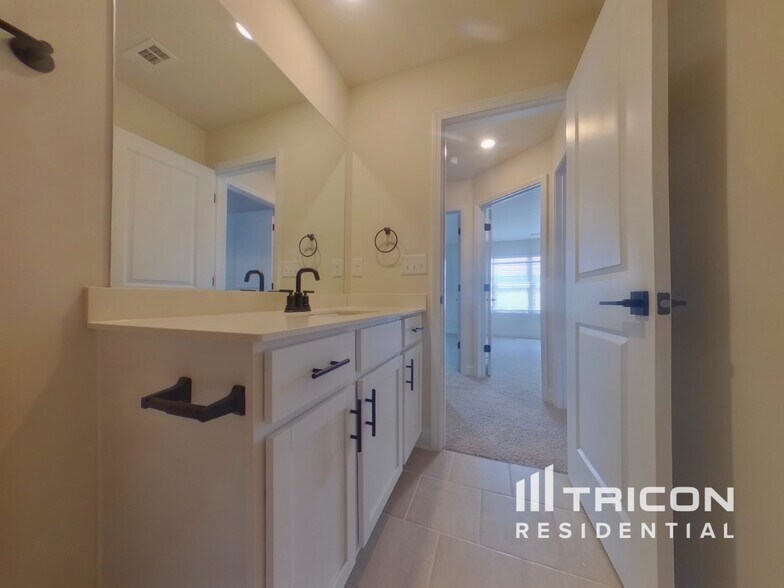 Building Photo - 488 Cantrell Dr