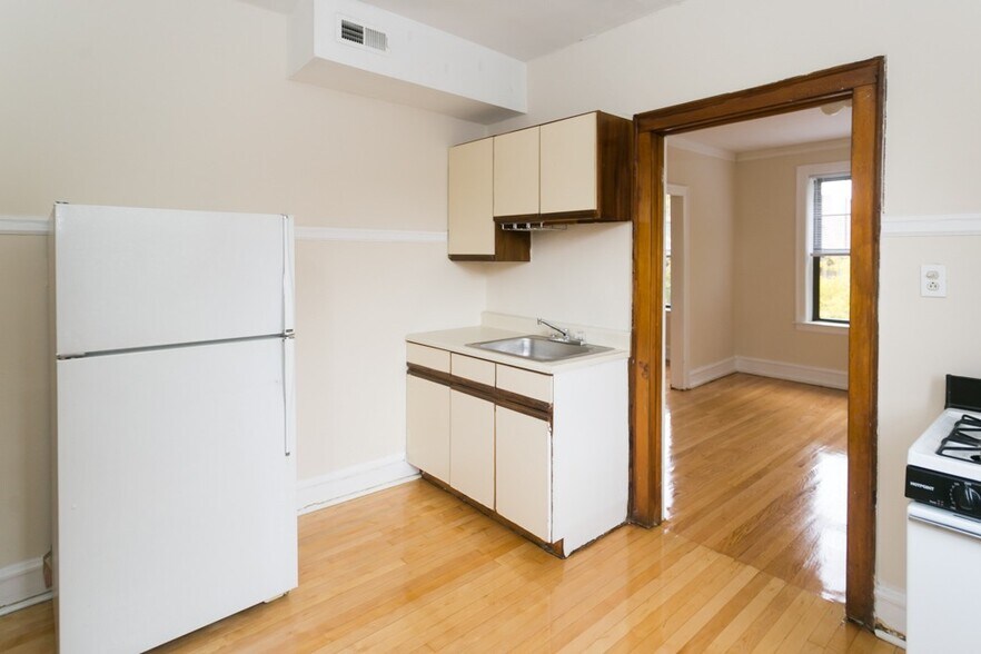 Building Photo - 1455 W Byron St