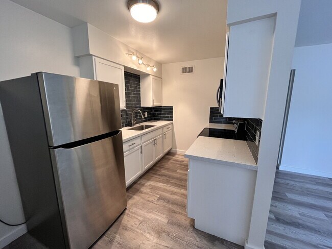 Building Photo - Coming Soon! One bedroom, one bathroom in ...