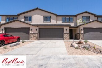 Building Photo - 4 Bedroom, 2.5 Bathroom Townhome in Hurric...