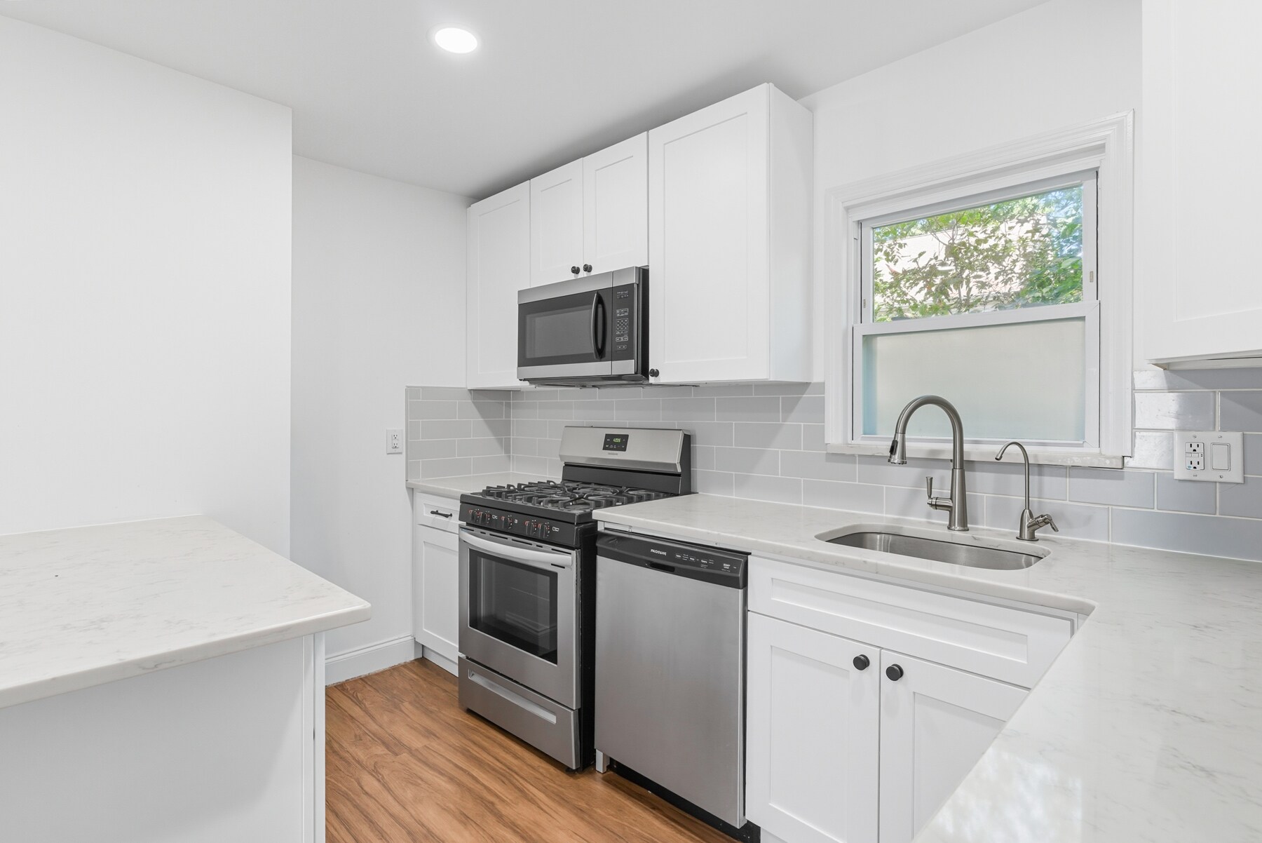Kitchen - 115 Billian St
