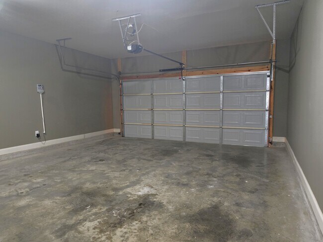 Building Photo - 8809 Crenshaw Dr
