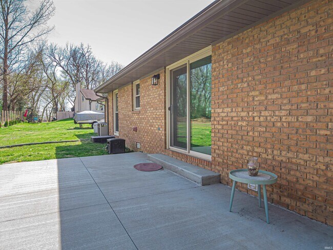 Building Photo - 6166 River Bluff Dr