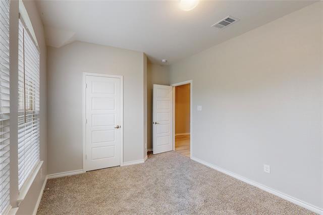 Building Photo - 949 Royal Ln
