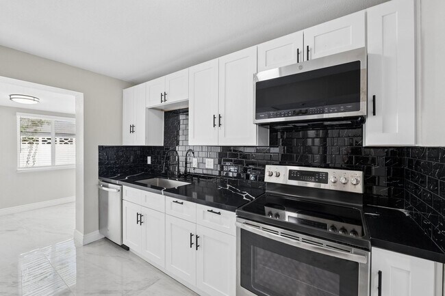 Building Photo - 7826 E Heatherbrae Ave