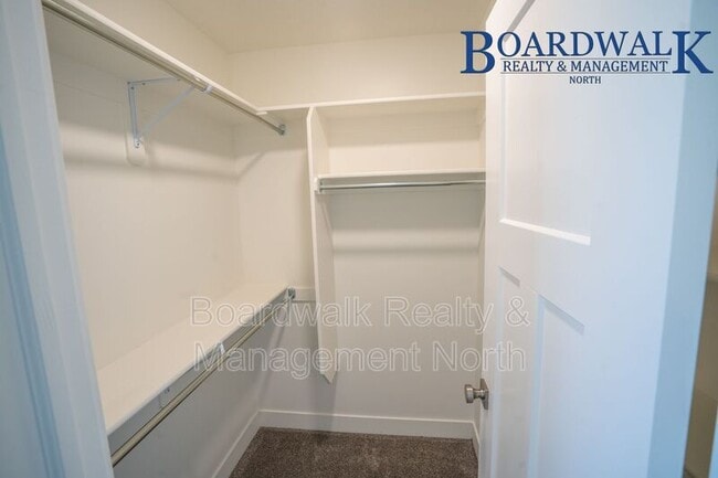 Building Photo - 440 1625 N