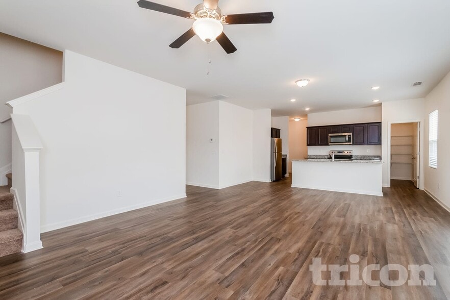 Building Photo - 1044 Hudson Ct