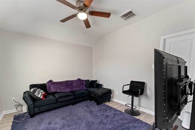 Building Photo - 9711 Beckley St