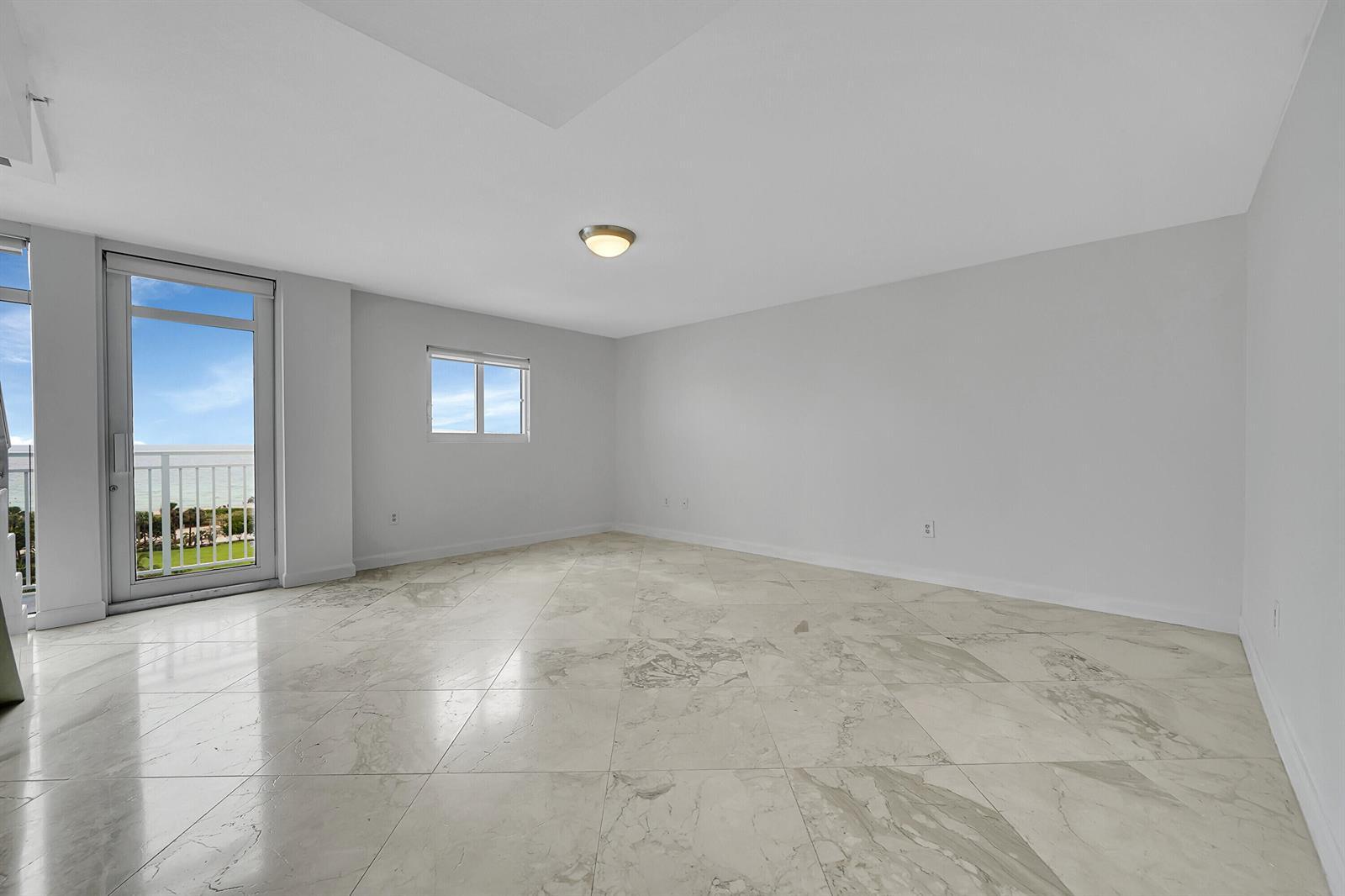 Building Photo - 7600 Collins Ave