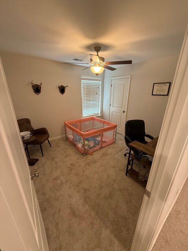 Building Photo - 430 Maple St