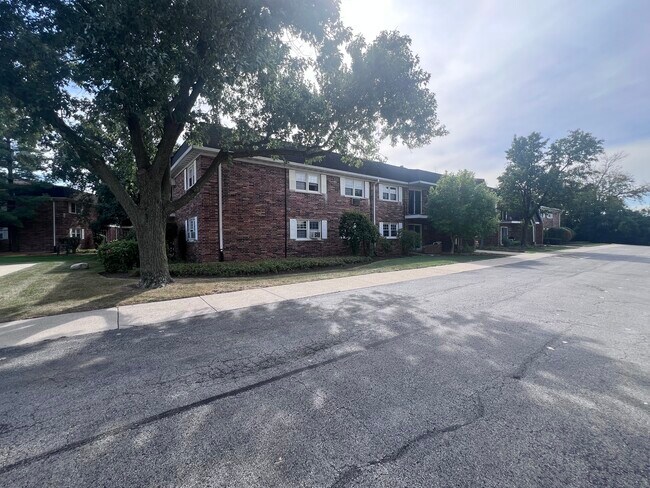 Building Photo - 2427 Ogden Ave