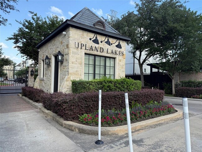 Building Photo - 1649 Upland Lakes