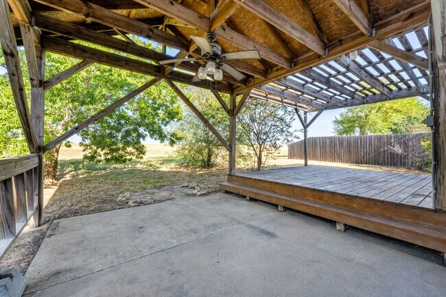 Building Photo - 1925 Parkside Dr