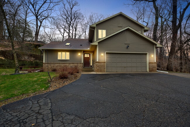 Building Photo - 15 Magnolia Ln N