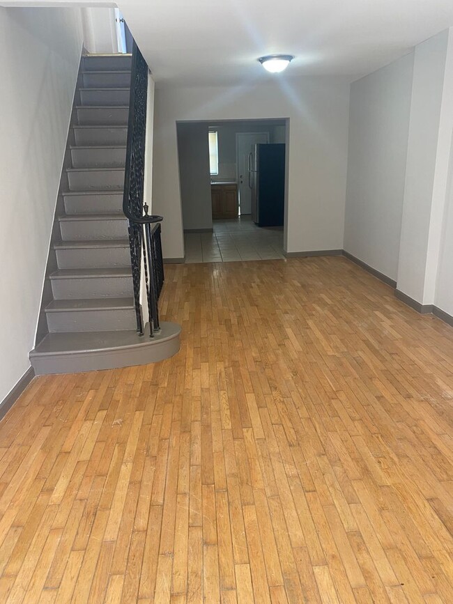 Building Photo - 2 Bedroom and 1 Bathroom House in South Ph...