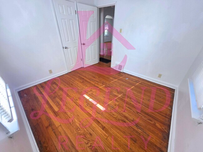 Building Photo - Charming 3-Bedroom 1.5 Bathroom Home in Ha...