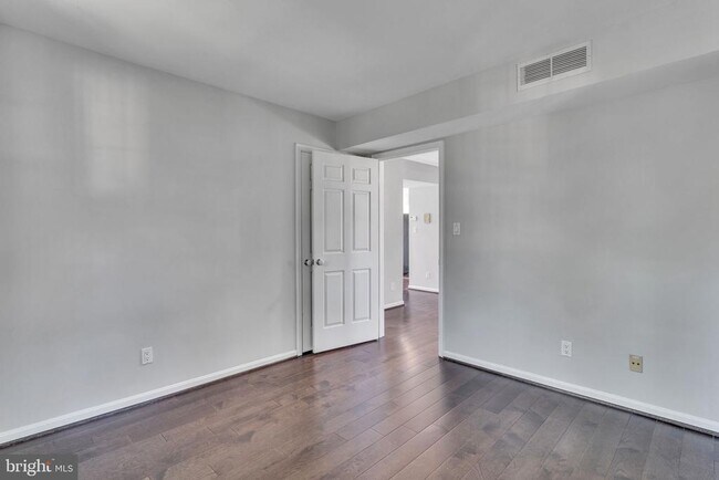 Building Photo - 525 Bashford Ln