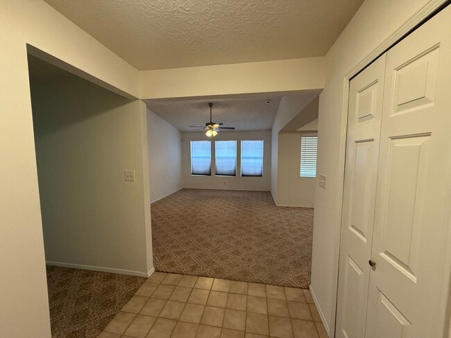 Building Photo - 3 Bed 2 Bath Amazing Views