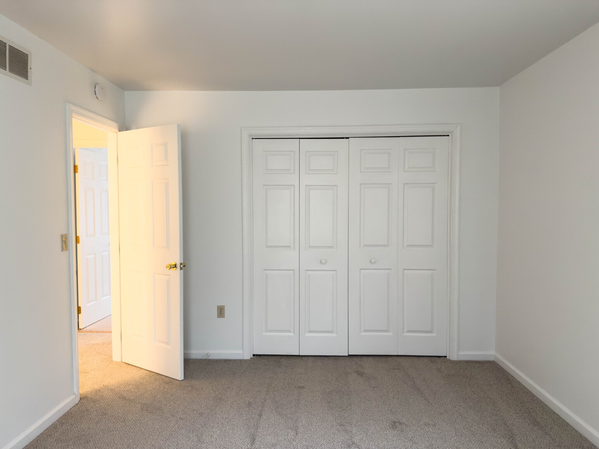 Building Photo - 80 Diller Ave