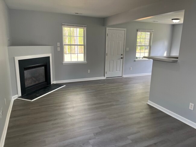 Building Photo - 408 Gladstone Dr