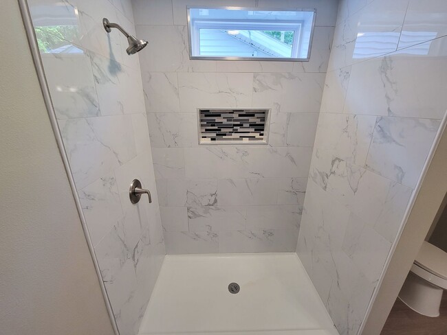 Building Photo - BEAUTIFUL REMODELED 3 BEDROOM 2 BATH IN LA...