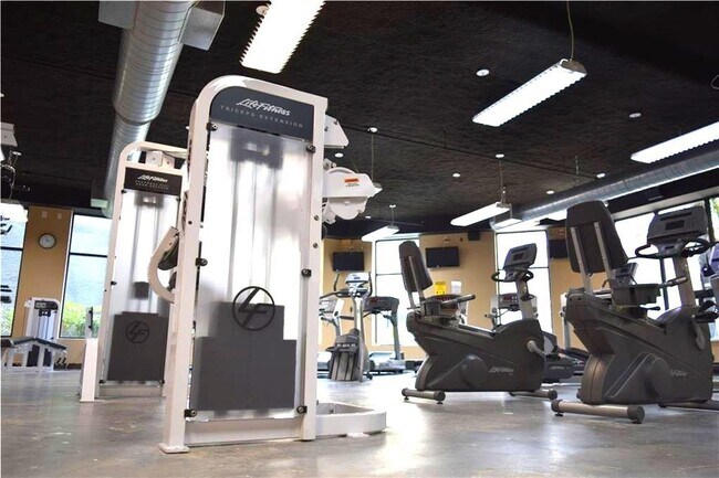 Building Photo - 400 17th St NW