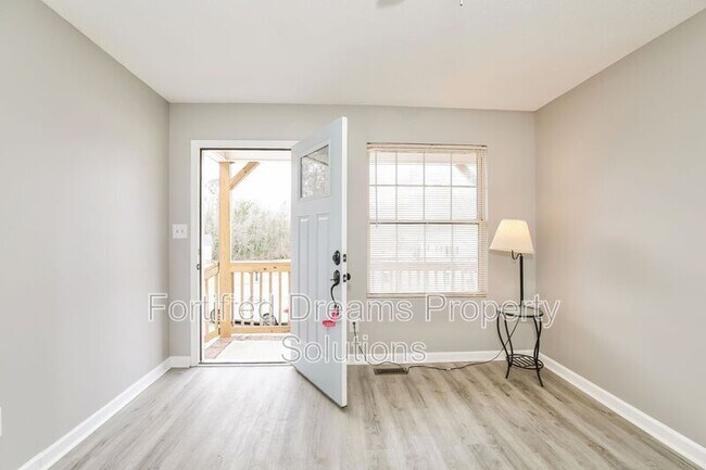 Building Photo - 2208 Gable Way