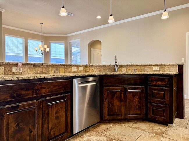 Building Photo - House For Rent