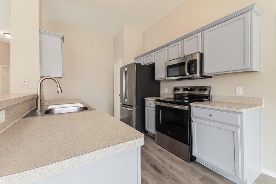 Building Photo - 1008 Halifax Ln