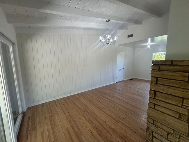 Building Photo - 1845 McFarlane St