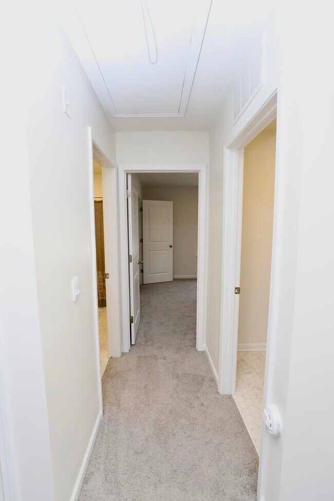 Building Photo - 352 Sandbach Rd