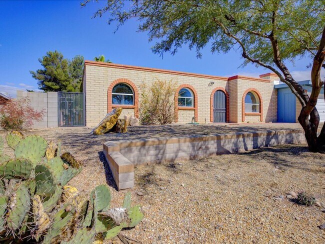 Building Photo - 3 Bedroom 2 Bathroom