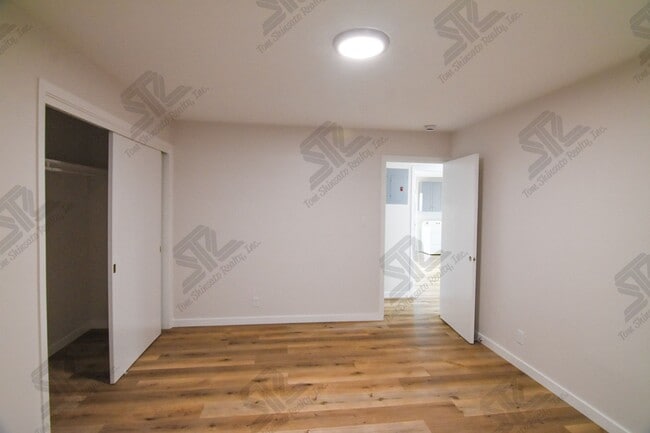 Building Photo - 4 bedroom, 3 bath attached home.